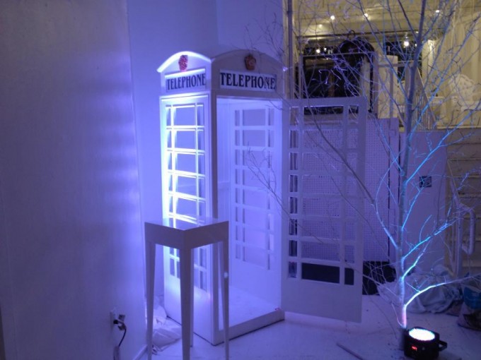 body painting for Stoli event : phone booth decor