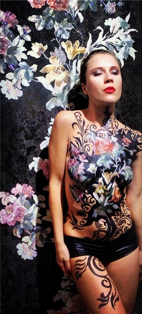 Russian flowers bodypainting