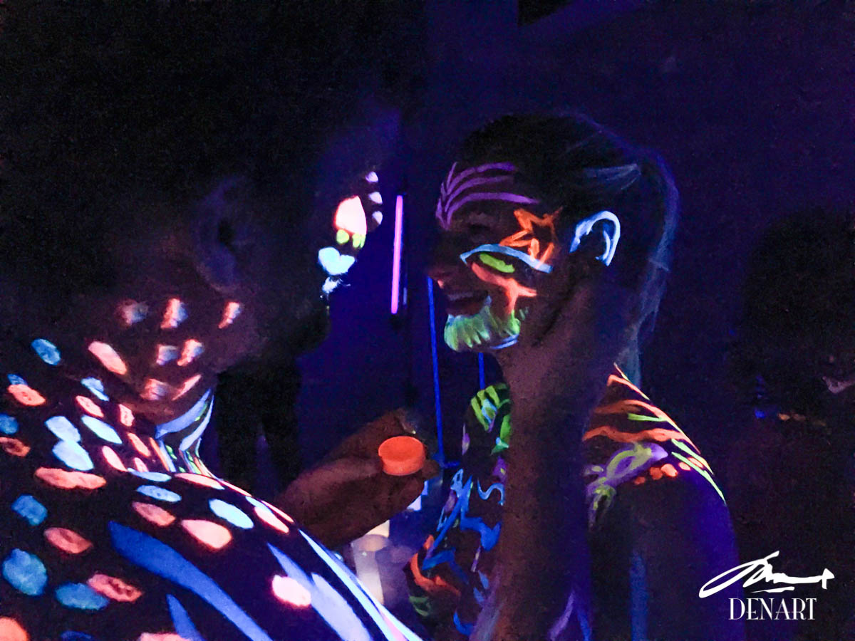 Paint in the Dark™ UV body painting class for couples Tickets
