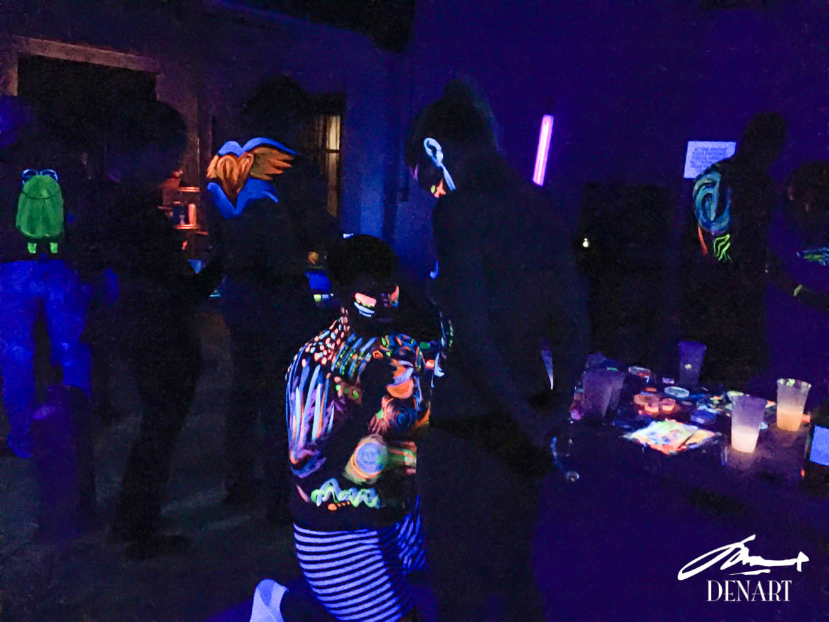 Paint in the Dark™ UV body painting class for couples Tickets