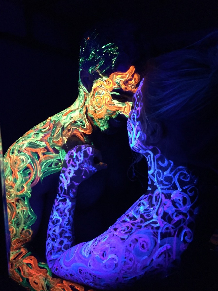 UV body paint class for couples Den Art body painting studio