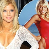 Baywatch star Donna D’Errico strips naked and covers body in paint for eye-popping shoot